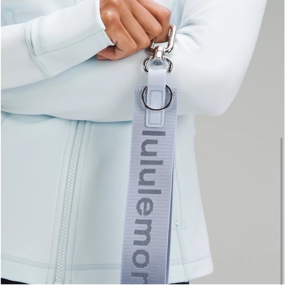 Lululemon | never lost keychain | blue linen/true navy - Picture 3 of 6